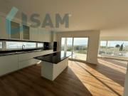 Moradia T3 com vista mar, localizada em Abelheira