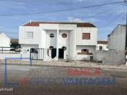 Moradia T3, de 2 pisos, implantada em terreno com 155m,...