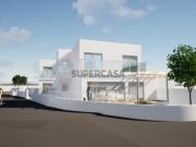 Moradia T3, distribuída por 2 pisos