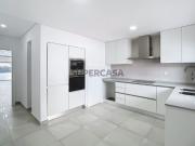 Moradia T3 duplex no centro de Fernão Ferro