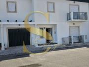 Moradia T3 em Banda, Condomínio Fechado na Marinha Grande