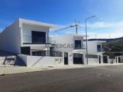 Moradia T3 em Banda Nova a 1500 metros do Centro de...