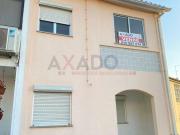 Moradia T3 em Banda situada em Vodra, para recuperar