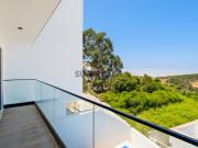 Moradia T3 em construção com jardim piscina e vista mar...