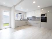 Moradia T3 em Famões: Luz, Espaço e Conforto com Jardim...