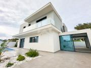 Moradia T3 em Murches com Garagem Box, Jardim e Piscina