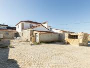 Excelente moradia T3 renovada, com amplo logradouro em...