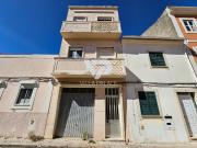 Moradia T3 Garagem. Logradouro + Anexo T1. Central