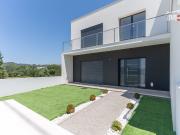 Moradia T3 Geminada inserida num área de terreno com...