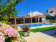 Moradia T3 independente para venda com piscina e espaço...