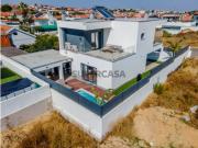 Moradia T3 Isolada com Piscina e Garagem Charneca Caparica