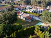 Moradia T3 Isolada Térrea, que abre a sul para piscina...