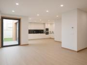 Moradia T3 Moderna na Madalena A Apenas 400m da Praia Moradia T3 Moderna na Madalena A Apenas 400m da Praia