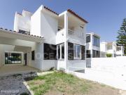 Moradia T3 na Parede com vista mar