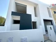 Moradia T3 Nova 2 Pisos 3 Suites, Garagem, Coz....