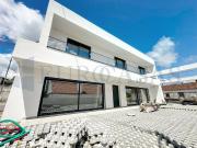 Moradia T3 nova com logradouro na Venda do Pinheiro,...