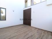 Moradia T3 nova com piscina, vista mar e estacionamento...