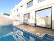 Moradia T3 nova com piscina, vista mar e estacionamento...