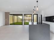 Moradia T3 nova em Vilamoura com piscina