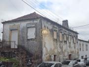 Moradia T3 para restauro centro de Fiães