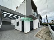 Moradia T3, pronta, com 2 suítes em Fernão Ferro Pinhal...
