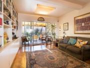 Moradia T3, Remodelada, com Jardim, em zona nobre do Restelo