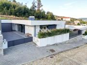 Moradia T3 | Térrea | 4 Frentes | Jardim | Garagem Box