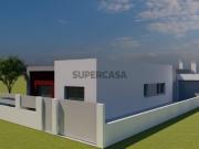 Moradia T3 térrea com piscina e garagem