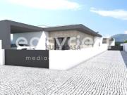 Moradia T3 Térrea em construção no centro da Burinhosa...