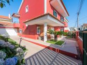 Moradia T4+1 com Garagem para 2 Viaturas | Bairro Casal...