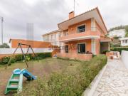 Moradia T4+1 com jardim e garagem para 3 carros na Av....