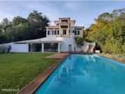 Moradia T4+1 com piscina e jardim, inserida num lote de...
