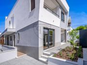 Moradia T4+1 com piscina e jardim no Estoril