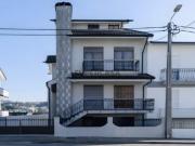 Moradia T4+1 de 3 Frentes com Jardim e Garagem para 4...