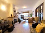 Moradia T4+1 geminada Moledo