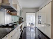 Moradia T4+1 inserida em condomínio fechado, em Cascais