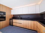 Moradia T4+1 Moderna que Define Elegância, Luxo e...