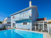 Moradia T4+1 para venda com piscina em Albarraque