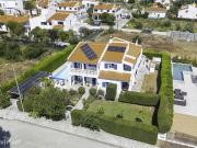 Moradia T4+1 renovada no corao do Vale da Telha