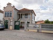 Moradia T4+2 com Charme e Arquitetura Distinta em...