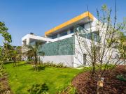 Moradia T4+2, de estilo contemporâneo, a estrear,...