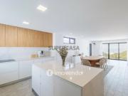 Moradia T4+2 única, com vista mar e piscina, na Carvoeira