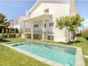 Moradia T4+3 com piscina no Estoril