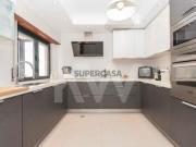 Moradia T4 +1 na Rua do Vale Verde Fanqueiro