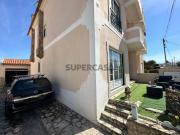 Moradia T4, a 5 minutos da praia da Areia Branca, com...