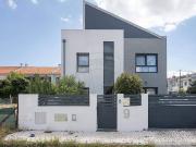 Moradia T4 à venda em Almada