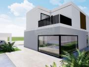 Moradia T4 à venda em Bairro Auto Construção