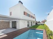 Moradia T4 à venda em Bicesse