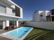 Moradia T4 à venda em Funchalinho