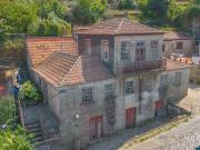 Moradia T4 à venda em Cinfães